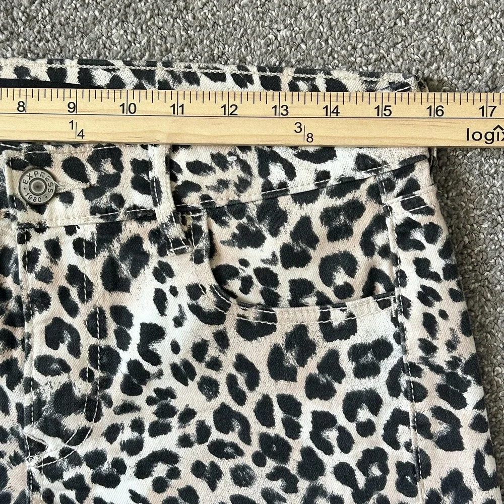 Express Shortie Mid-Rise Shorts Size 8 Leopard Print Stretch+ Raw Hem